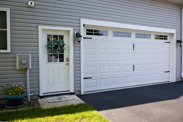 24/7 Emergency Garage Door Panel Replacement experts in Twin Lakes, WI